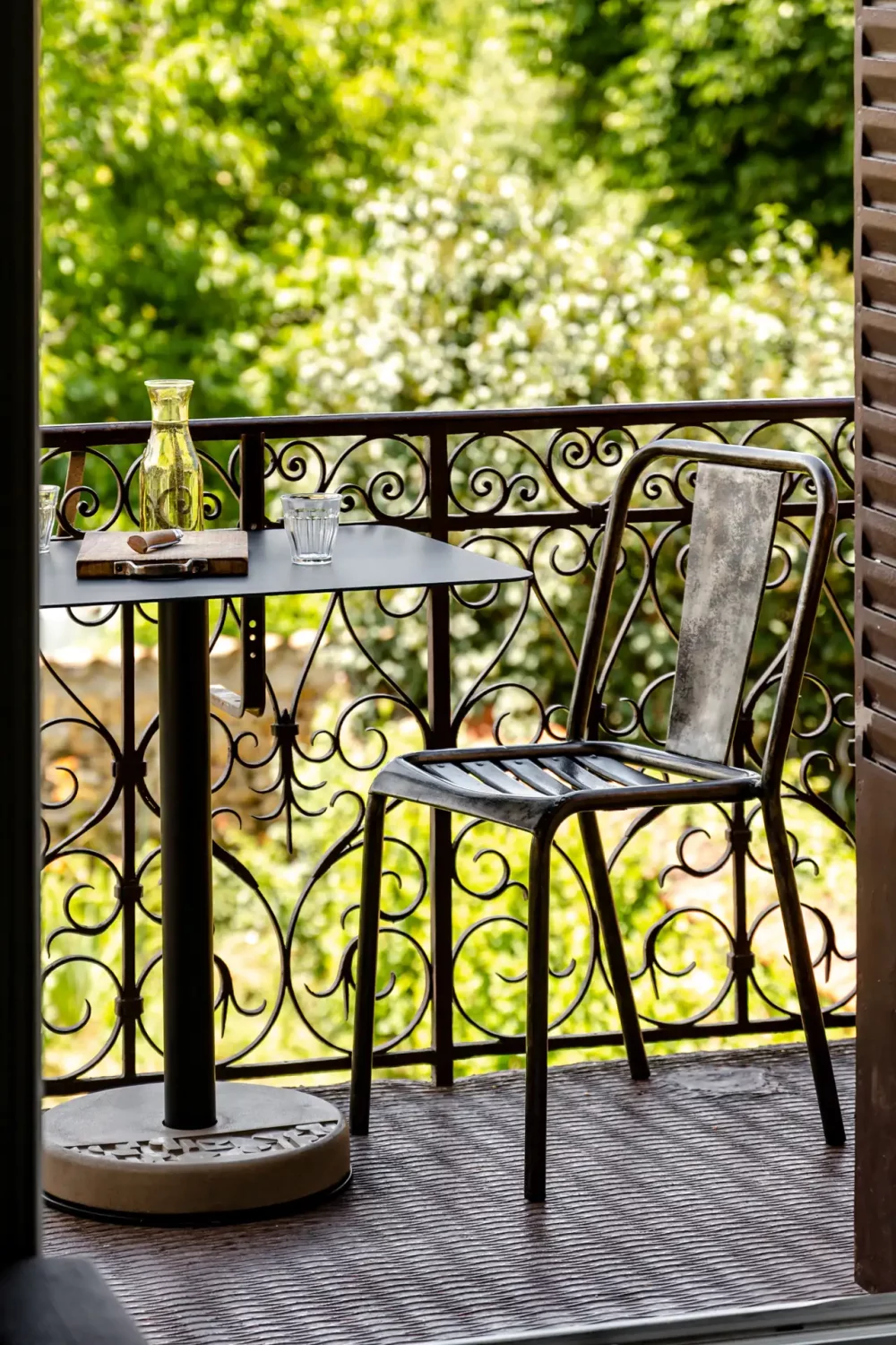 the rectangular Donut bistro table on a country metal balcony