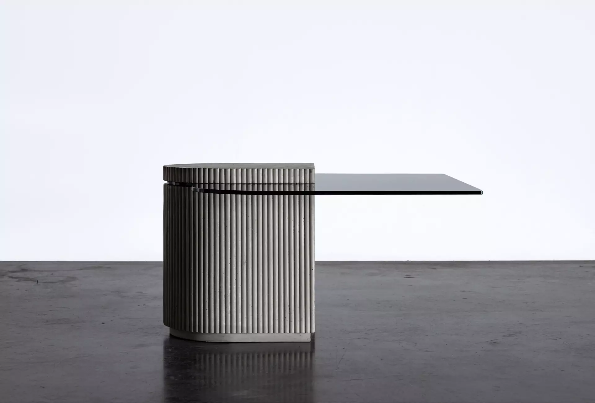 Concrete and hybrid glass cabinet between a coffee table and an extra table