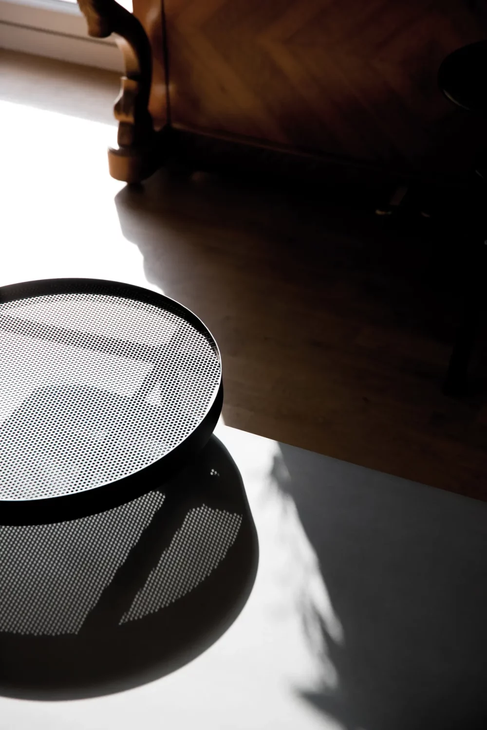 Play of shadows and light on this concrete coffee table designed by Alexandre Dubreuil for Lyon Béton