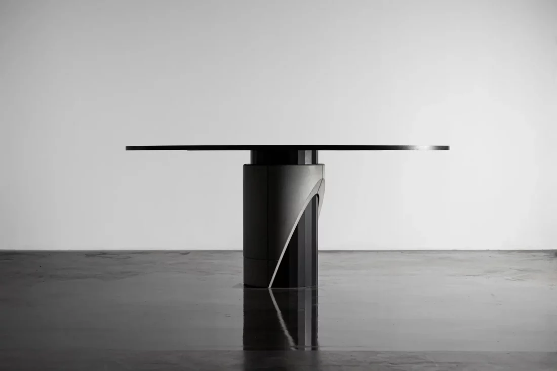 The round version of the Sharp dining table: concrete, wood and metal by designer Bertrand Jayr for Lyon Concrete