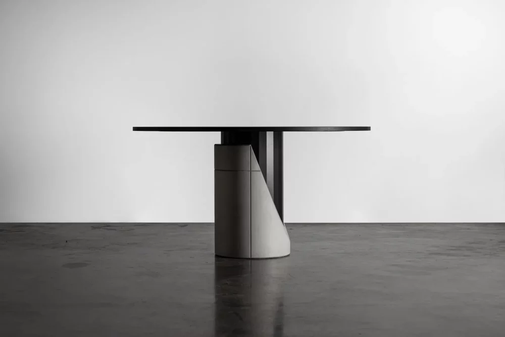 Dining table with brutalist design mixing concrete, black wood and metal by Lyon béton