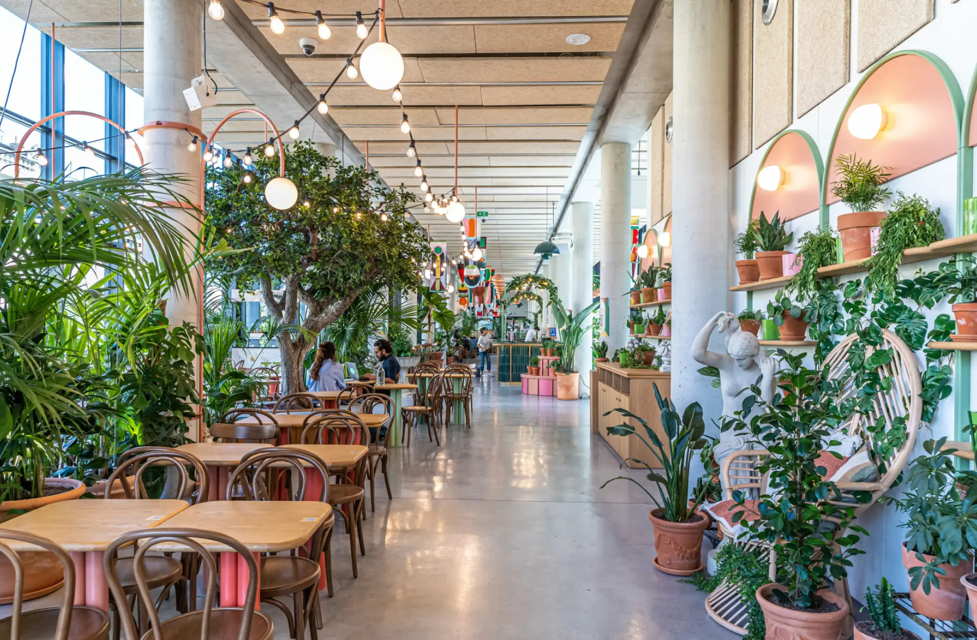 Restaurant in the Marais in Paris, with its toilets equipped with our 