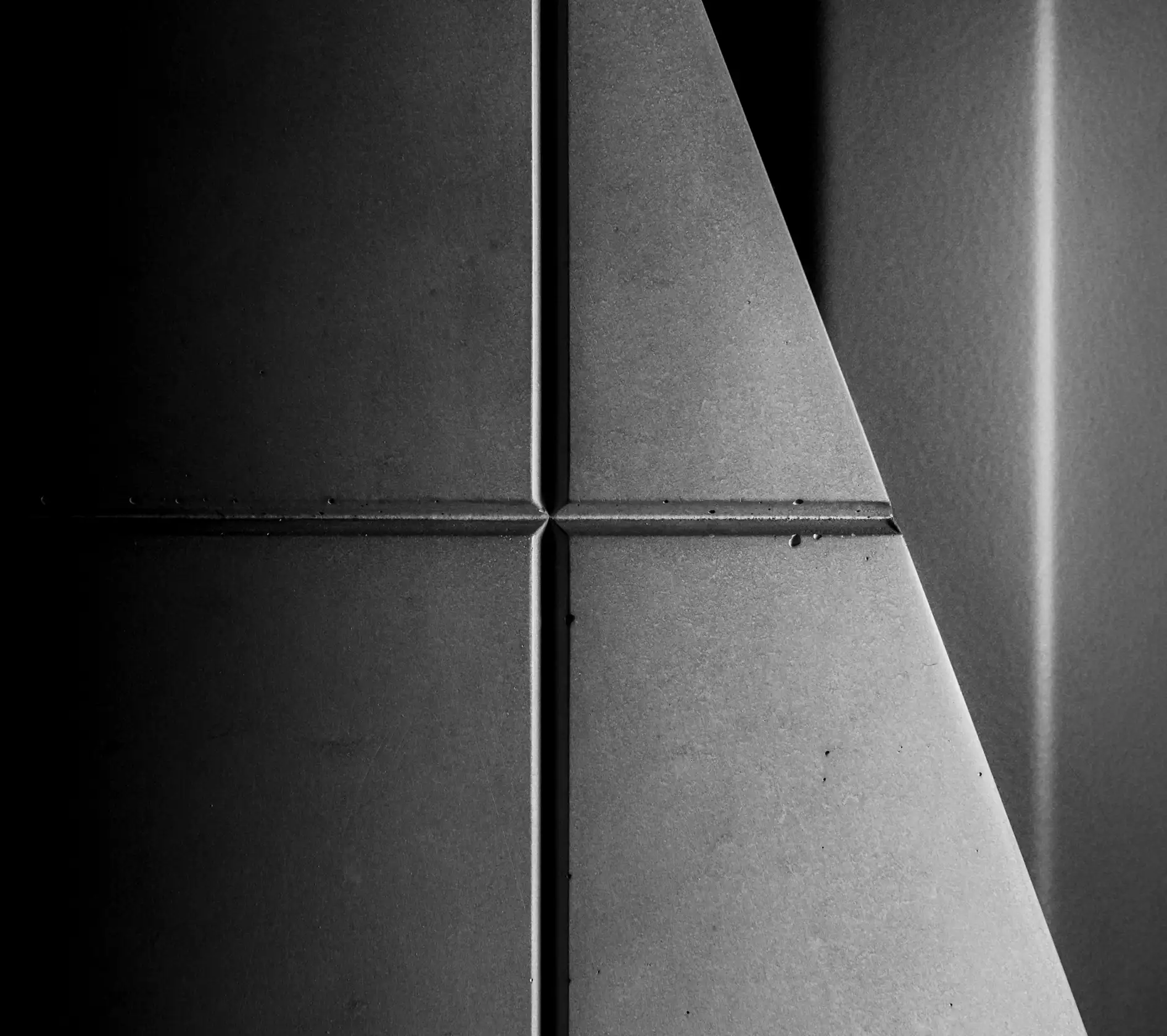 Polished concrete surface with light reflection, Lyon Béton design furniture